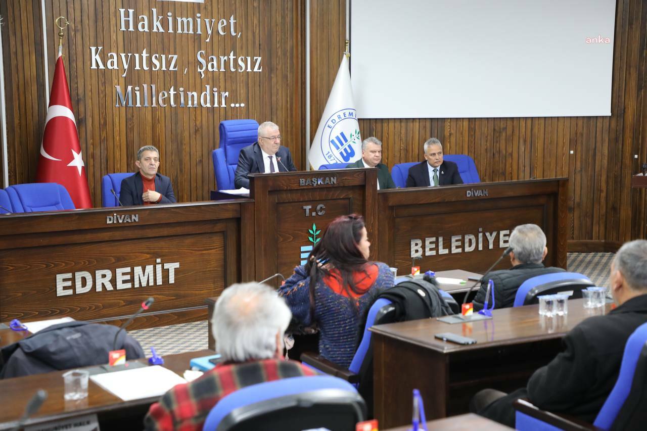 Edremit Belediye Başkanı Ertaş: "Muhtarlarımızın ve meslek odalarımızın görüşlerini alarak ortak akılla hareket ediyoruz"