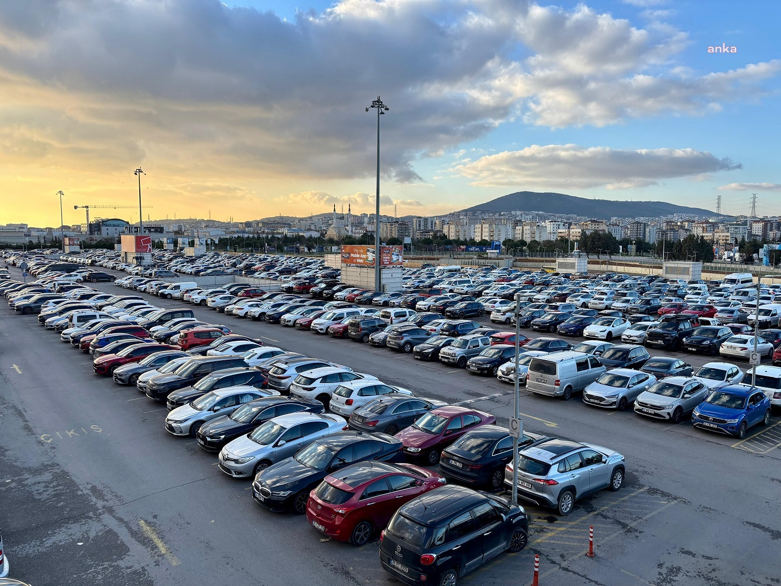 Sabiha Gökçen Havalimanı, yeni otoparkıyla yarıyıl tatiline hazır