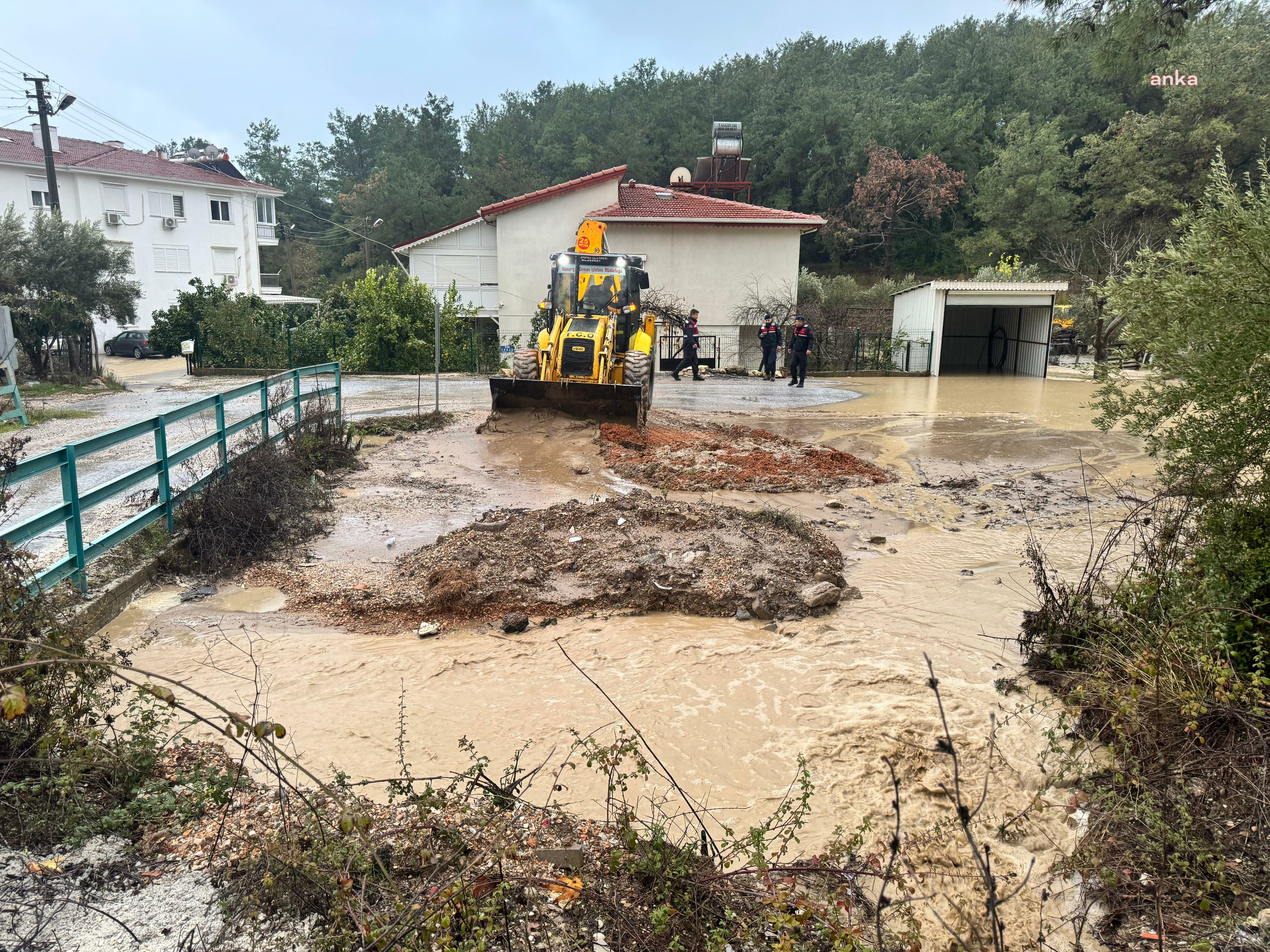 Antalya Büyükşehir Belediyesi'nden Manavgat'taki ihbarlara anında müdahale 