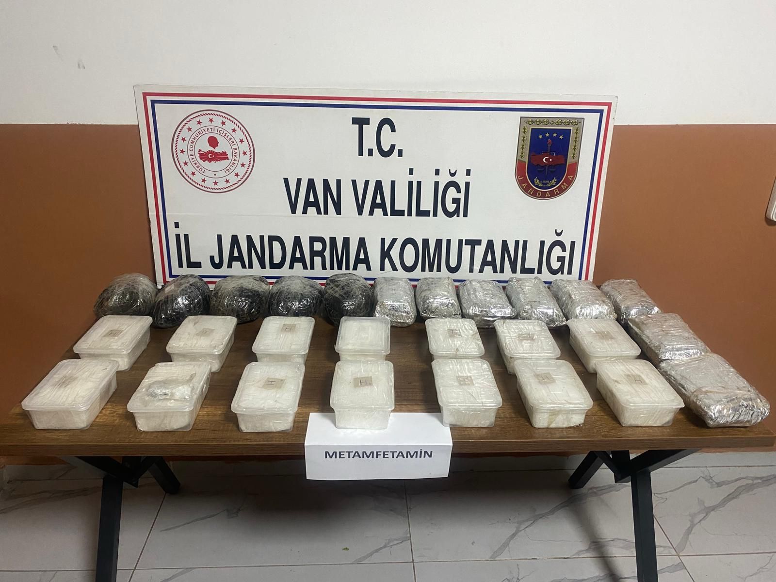 Van'da 21 kilogram metamfetamin ele geçirildi