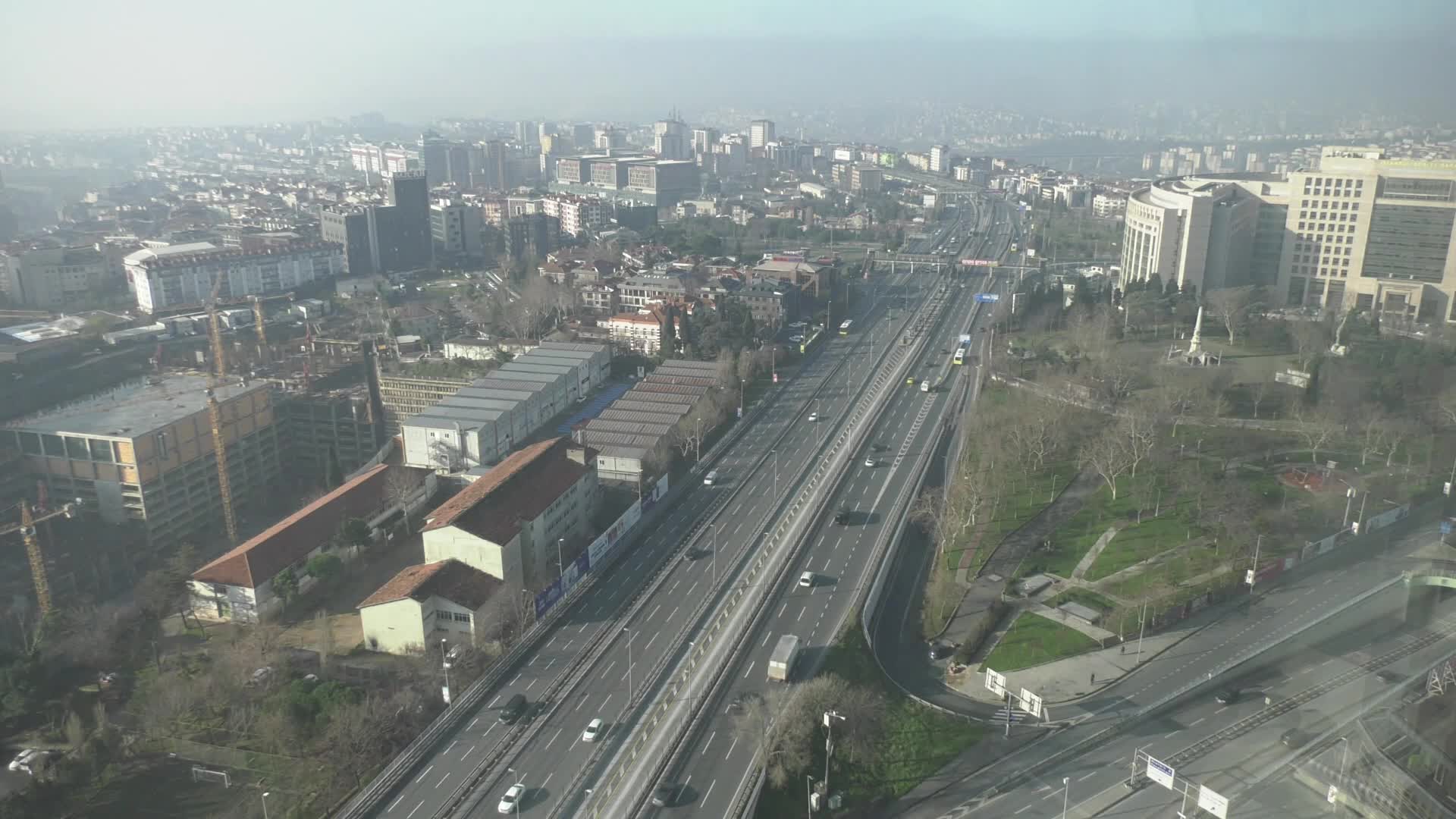 Yeni yılın ilk gününde İstanbul'da yollar ve sokaklar boş kaldı