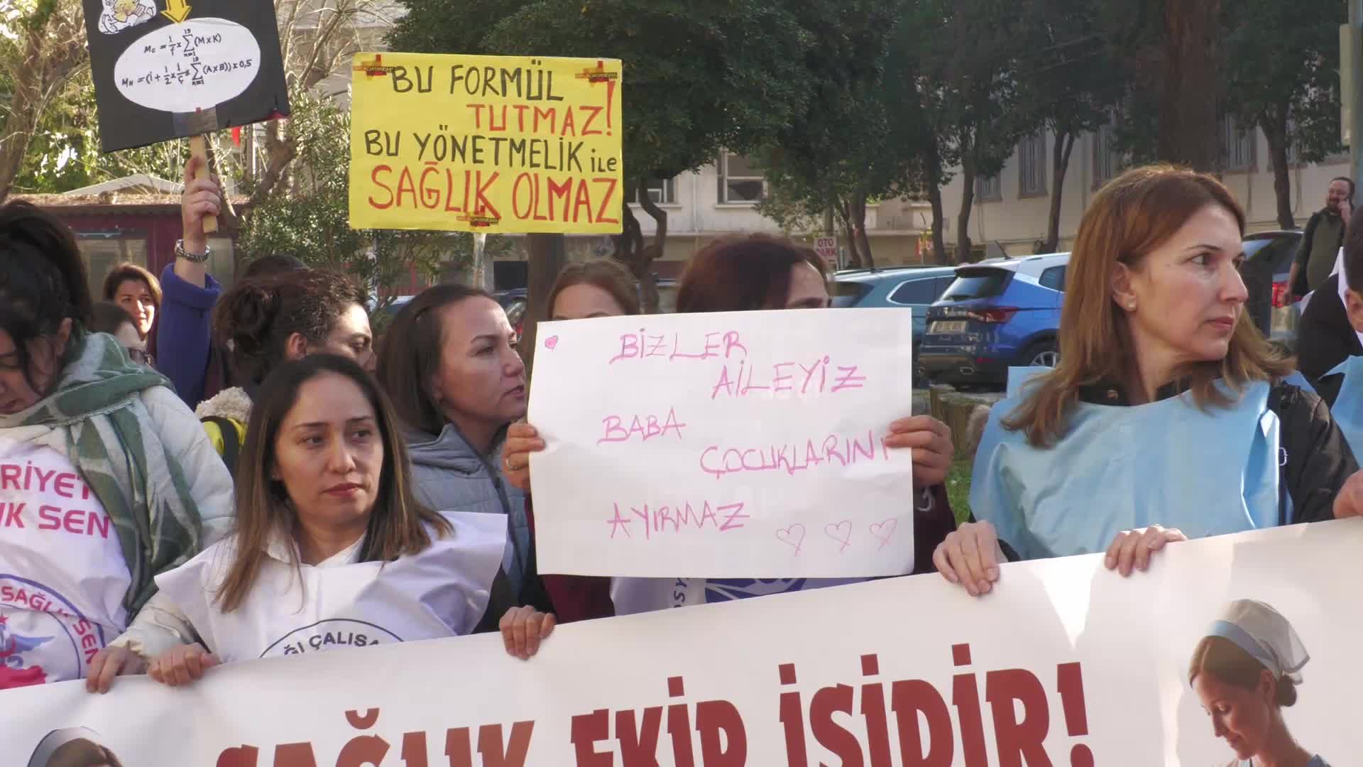 İzmir'de ebe ve hemşirelerden 'yönetmelik' tepkisi: "Yoksulluk sınırı altında kalan bir ödemeyi hak etmiyoruz"