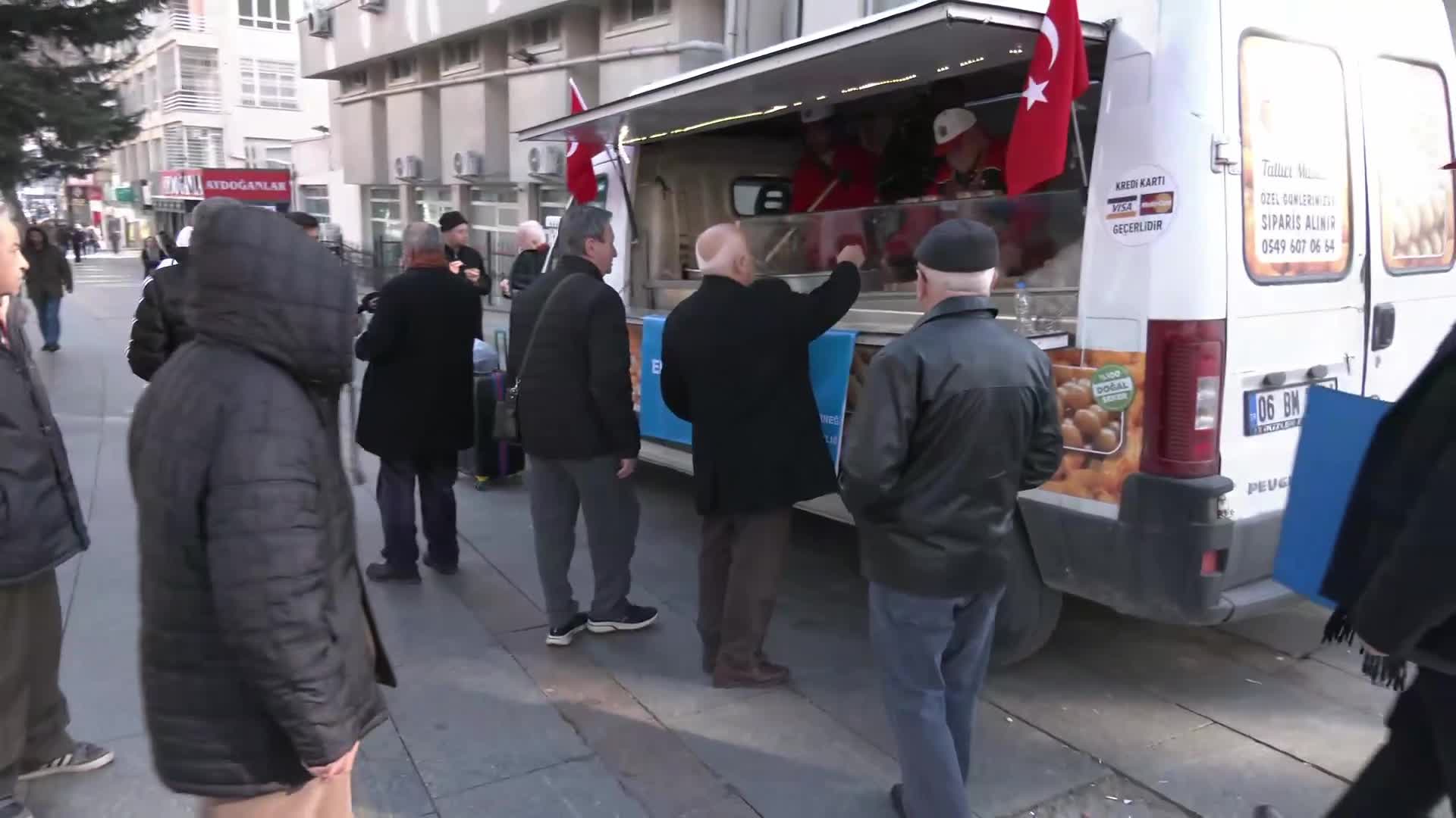 Emekliler "Emekliler Yılı"nın sona erişini lokma döktürerek kutladı: "Allah böyle bir Emekliler Yılı'nı düşmanımıza bile yaşatmasın"