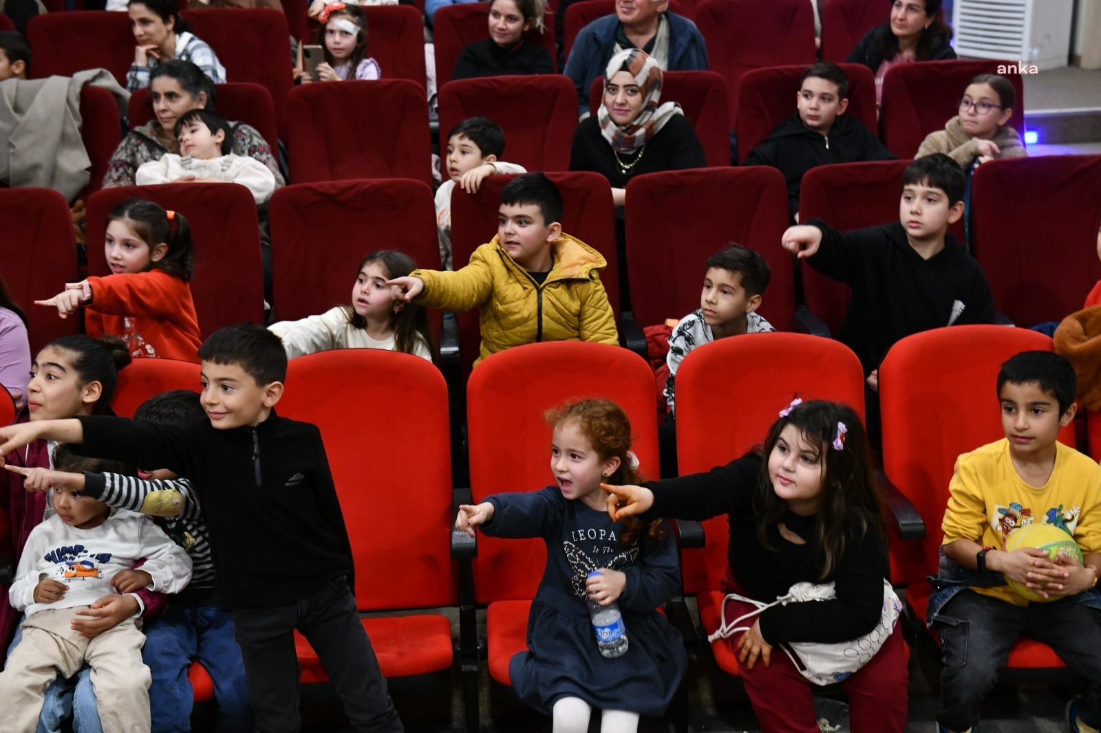 "Mikropsuz Bir Hayat" Çiğli’de çocuklarla buluştu