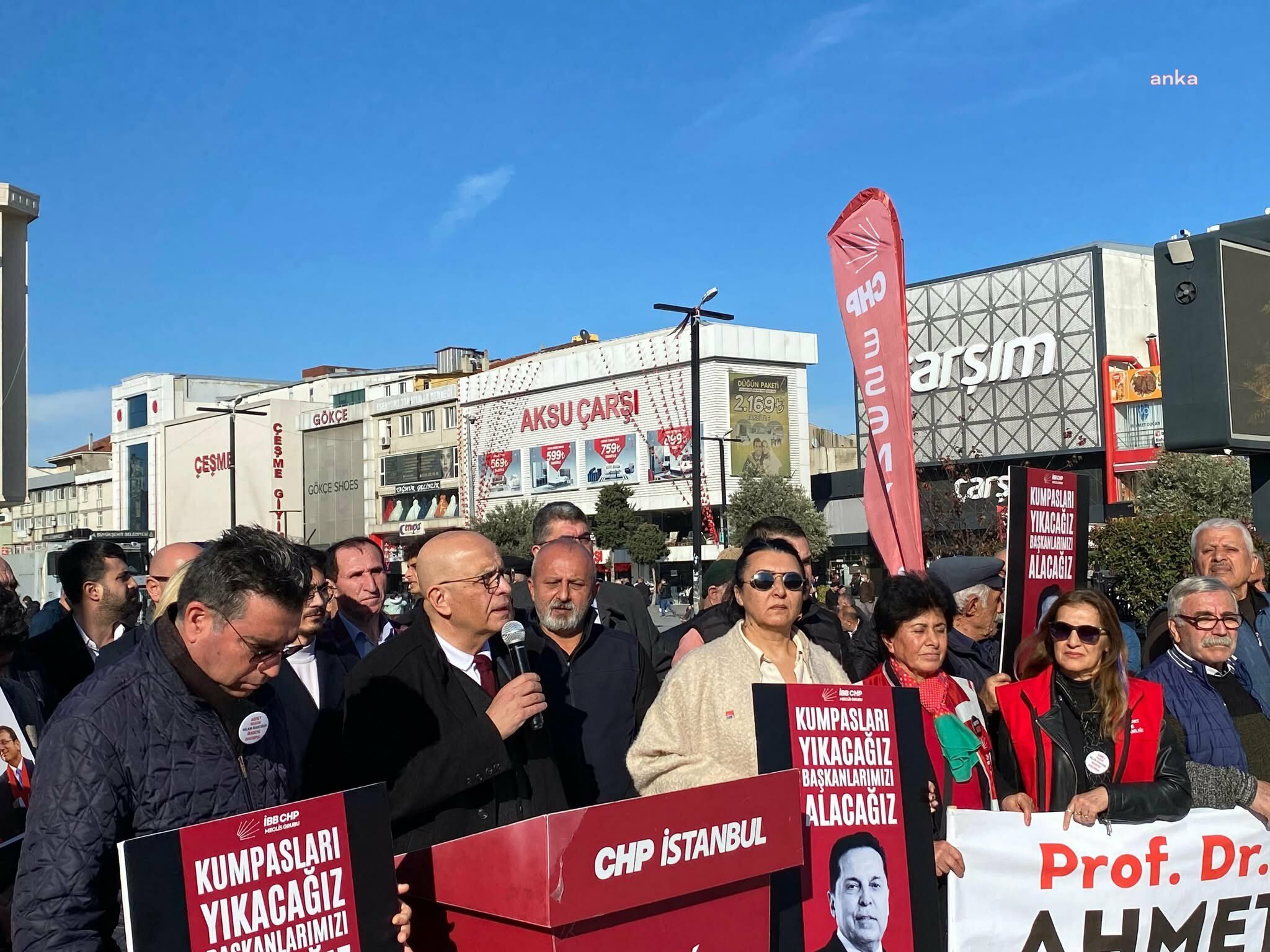 Esenyurt'taki Demokrasi Nöbeti 92'nci  gününde... CHP'li Berberoğlu muhalefete yönelik gözaltı, tutuklama ve soruşturmalara tepki gösterdi