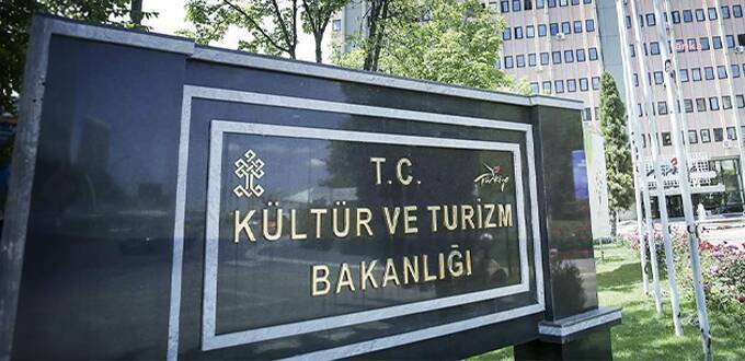 Kültür ve Turizm Bakanlığı'ndan 'yasak' açıklaması: Haberlere konu olan eser 'Kuvayi Milliye' değil 'Kuvayi Milliye Destanı' şiirini çizgilerle anlatan çizgi roman versiyonudur