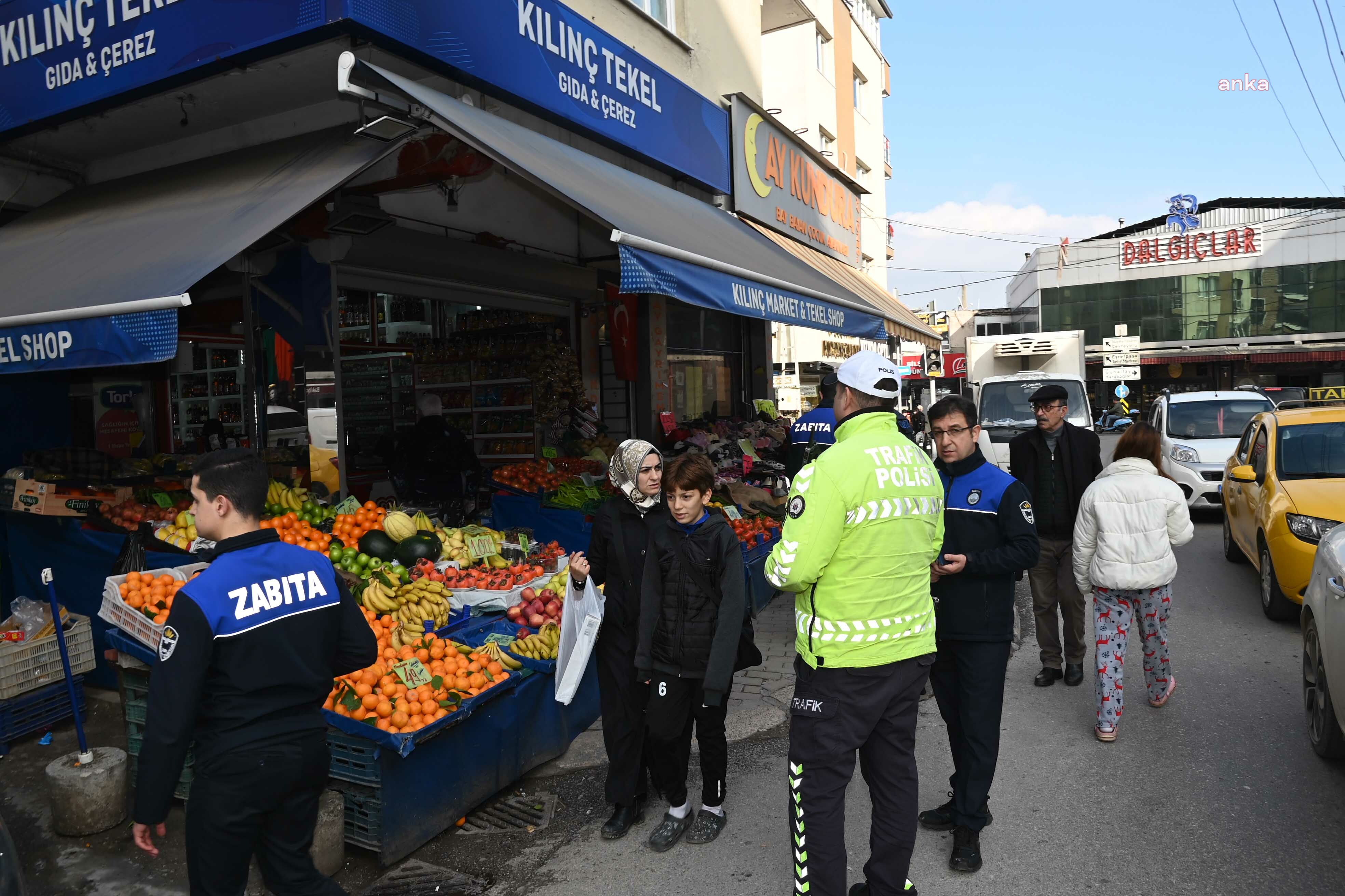 Karabağlar Belediyes’nden kaldırım ve yol işgallerine karşı ikili denetim