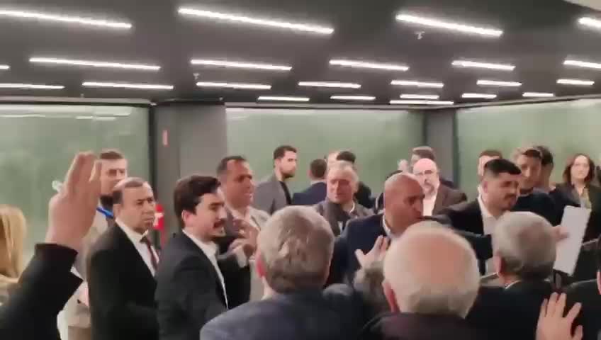 CHP İstanbul İl Başkan Yardımcısı Tozkoparan: Ahmet Melik ve AKP’li meclis üyelerinin vatandaşlara yönelik saldırısı kabul edilemez