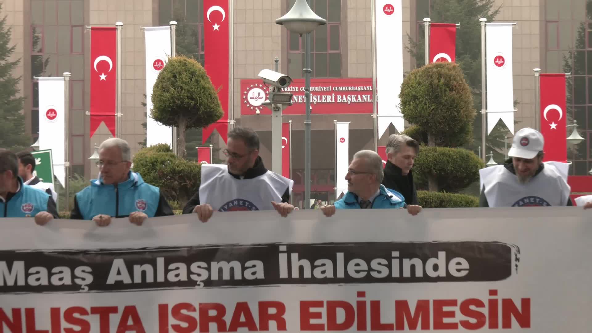 Diyanet-Sen'den 'promosyon' tepkisi: "Günümüz ekonomik şartları ile bağdaşmayan maaş anlaşma ihalesini kabul etmiyoruz"