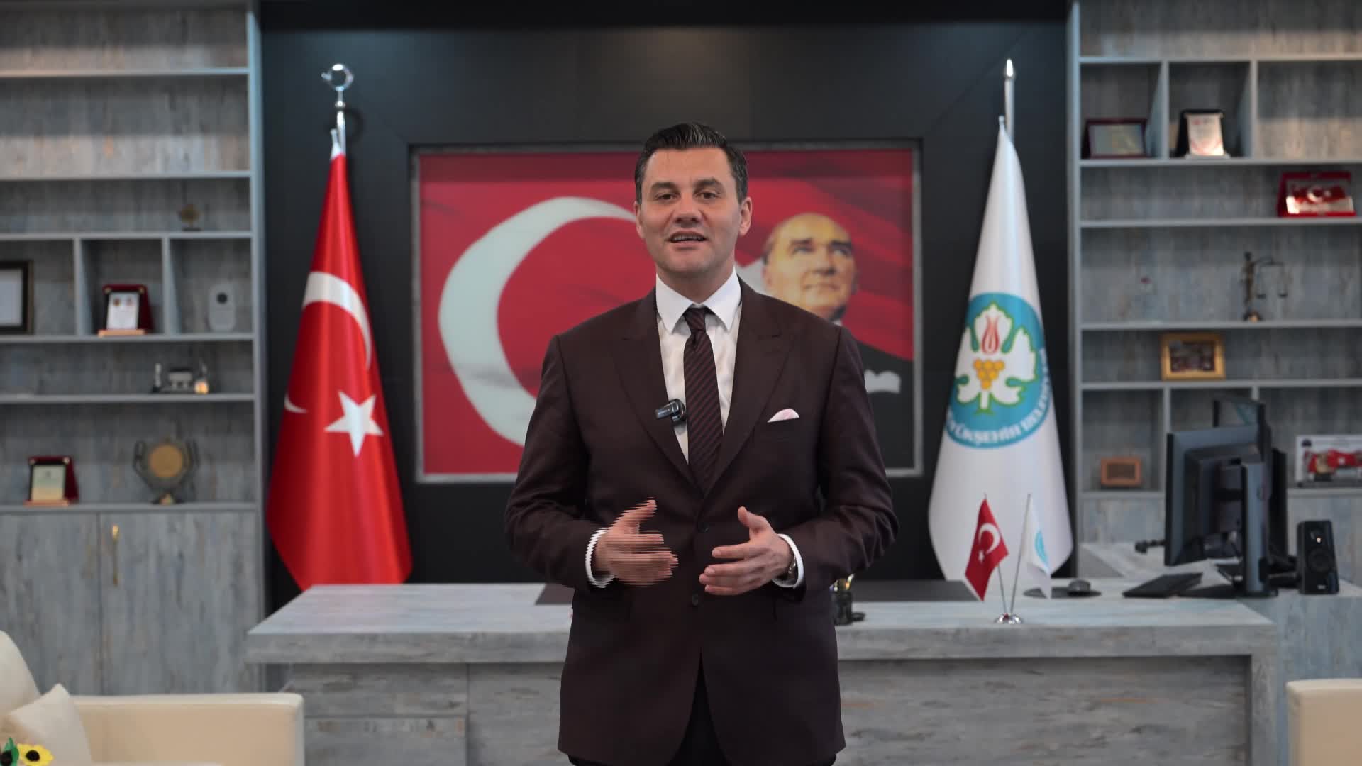 Ferdi Zeyrek’ten yeni yıl mesajı: “Geçim sıkıntısının halkımızı ezmediği, güvenle yaşadığımız, yüzlerin güldüğü bir 2025 yılı temenni ediyorum”