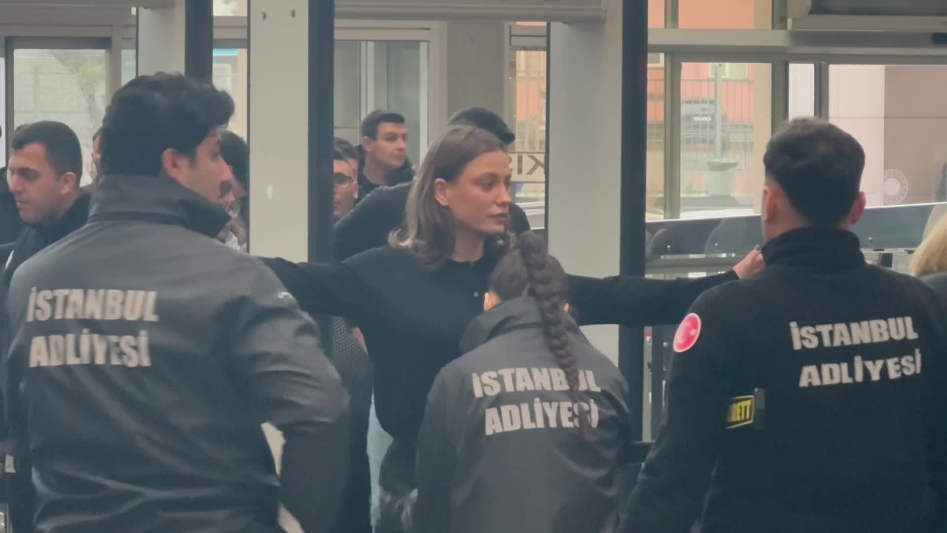 Serenay Sarıkaya “tanık” sıfatıyla ifade veriyor 