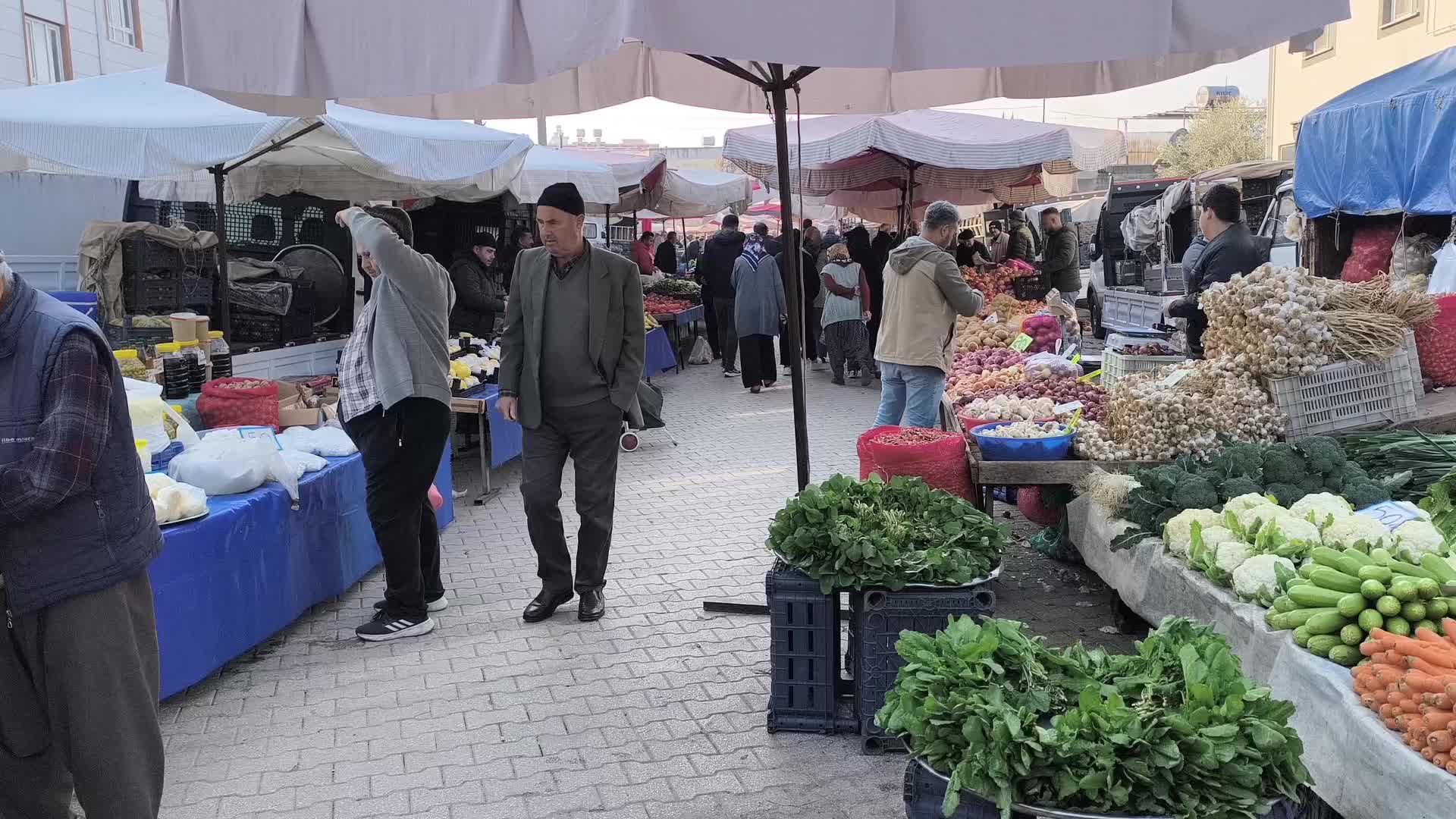 Emekli vatandaş: "Çok verse bin lira verir, iki bin lira yazmaz. Asgari ücrete onu verirse bana fazla mı verir''