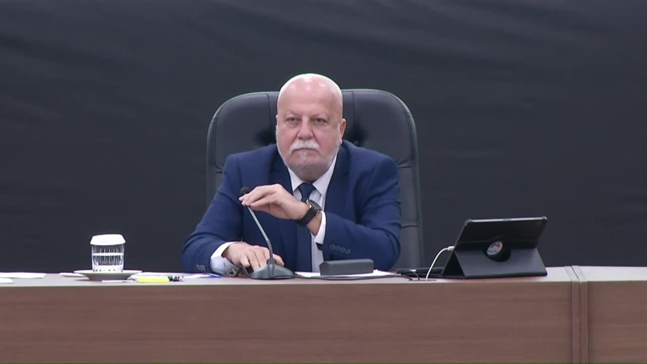 Mersin Büyükşehir Belediye Meclisi toplantısında 'kayyum' tartışması... Kayyum Zeyit Şener, mazereti reddedilerek yok yazıldı, MHP'liler tepki gösterdi