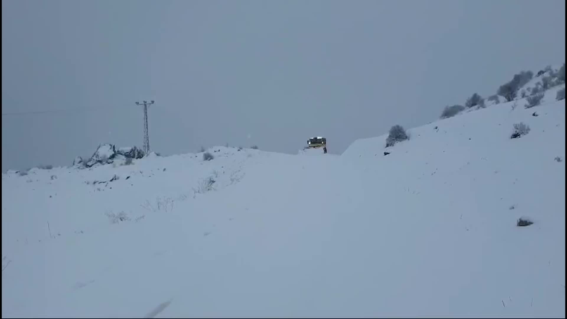 Elazığ'da yoğun kar yağışı: 106 köy yolu ulaşıma kapandı