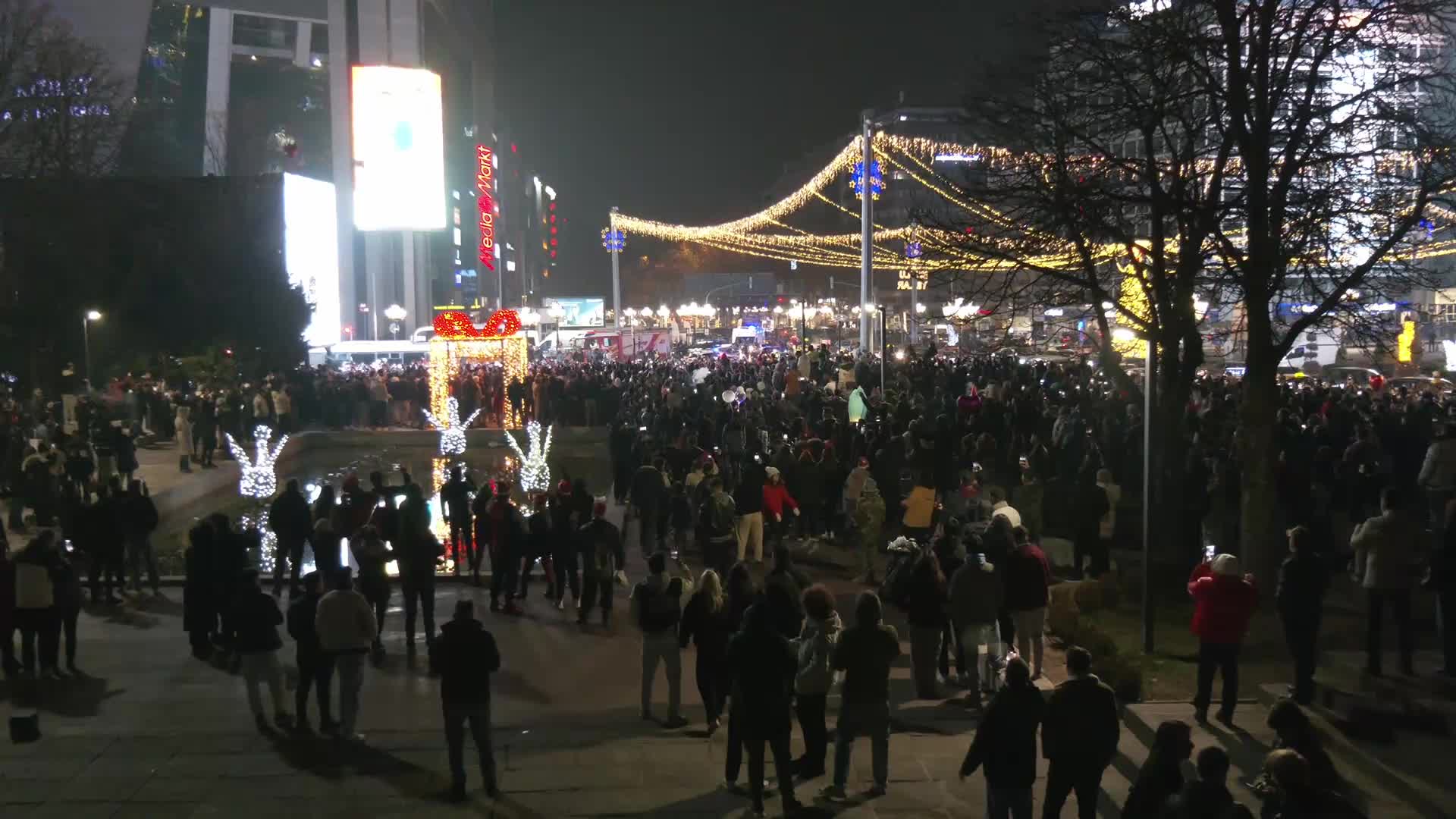 Ankara Kızılay Meydanı'nda "Ekonomik sıkıntılar nedeniyle buruk" yılbaşı etkinliği...