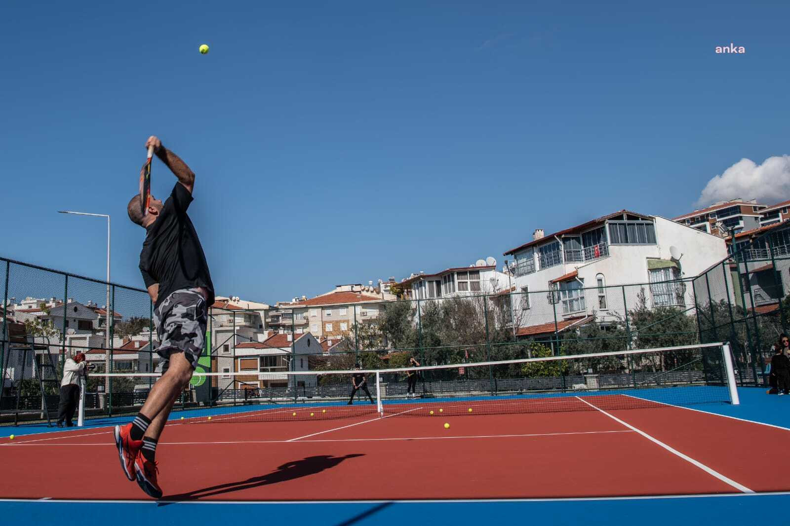 Kuşadası'nda ilk tenis kortu, hizmete açıldı