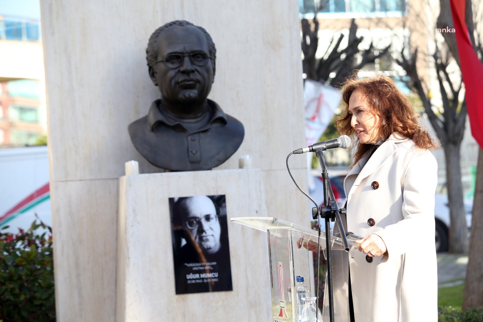 Karşıyaka, Uğur Mumcu’yu unutmadı... Belediye Başkanı Ünsal: “Onun bize göstermek istediği doğruları gelecek nesillere aktarmalıyız"