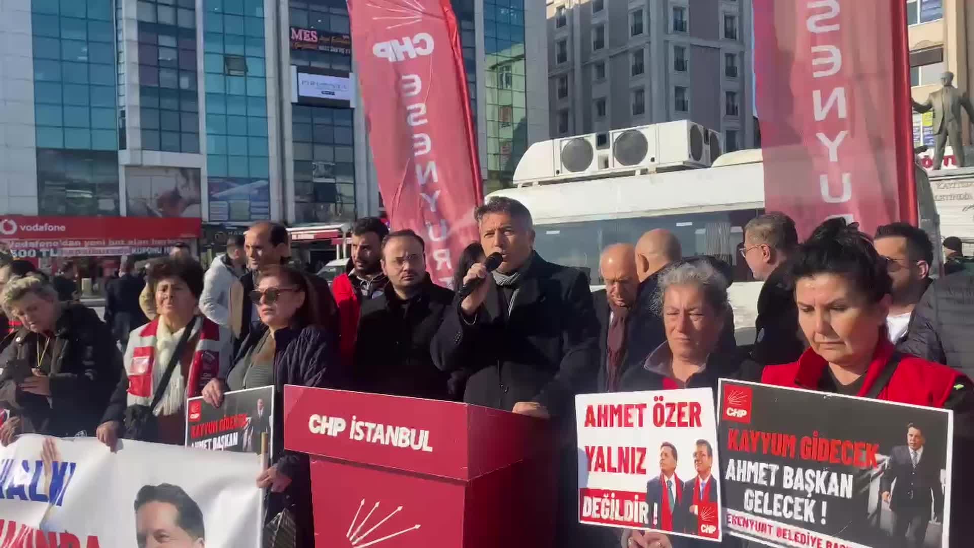 CHP’lilerin Esenyurt nöbeti.. CHP Esenyurt İlçe Başkanı Hüseyin Ergin: "Hep ben zihniyetiyle, şahsım devletiyle yönetilen bir duruma geldik"