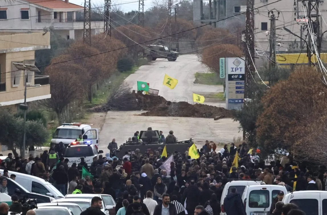 İsrail ordusunun Lübnan’ın güneyinde ateş açması üzerine en az 15 kişi hayatını kaybetti 