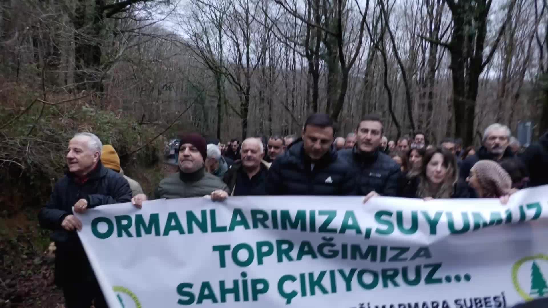 Belgrad Ormanı’nda protesto yürüyüşü... Özgür Çelik: “Halkın iradesi ve yerel yönetimlerin söz hakkı hiçe sayıldı”