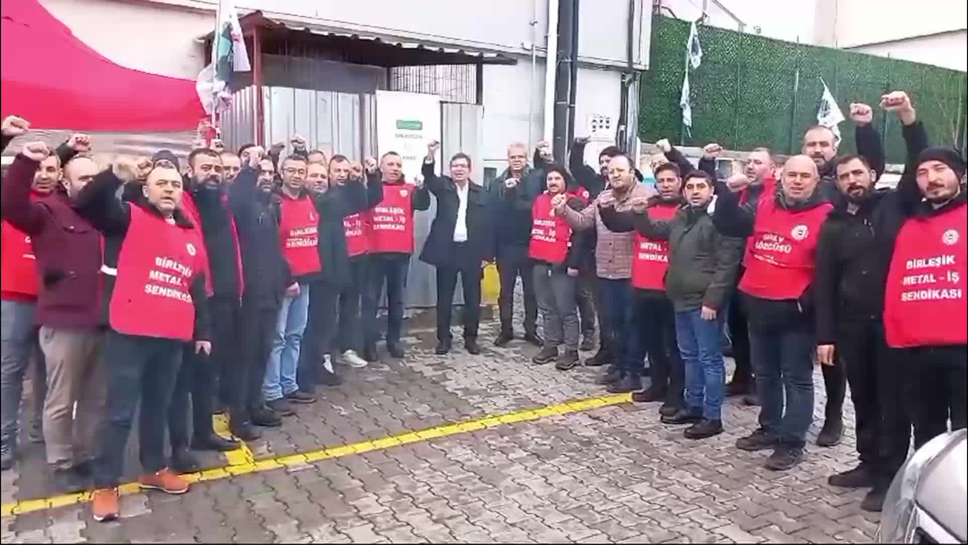 Yaklaşık bin 500 metal işçisi yeni yıla grev çadırlarında giriyor