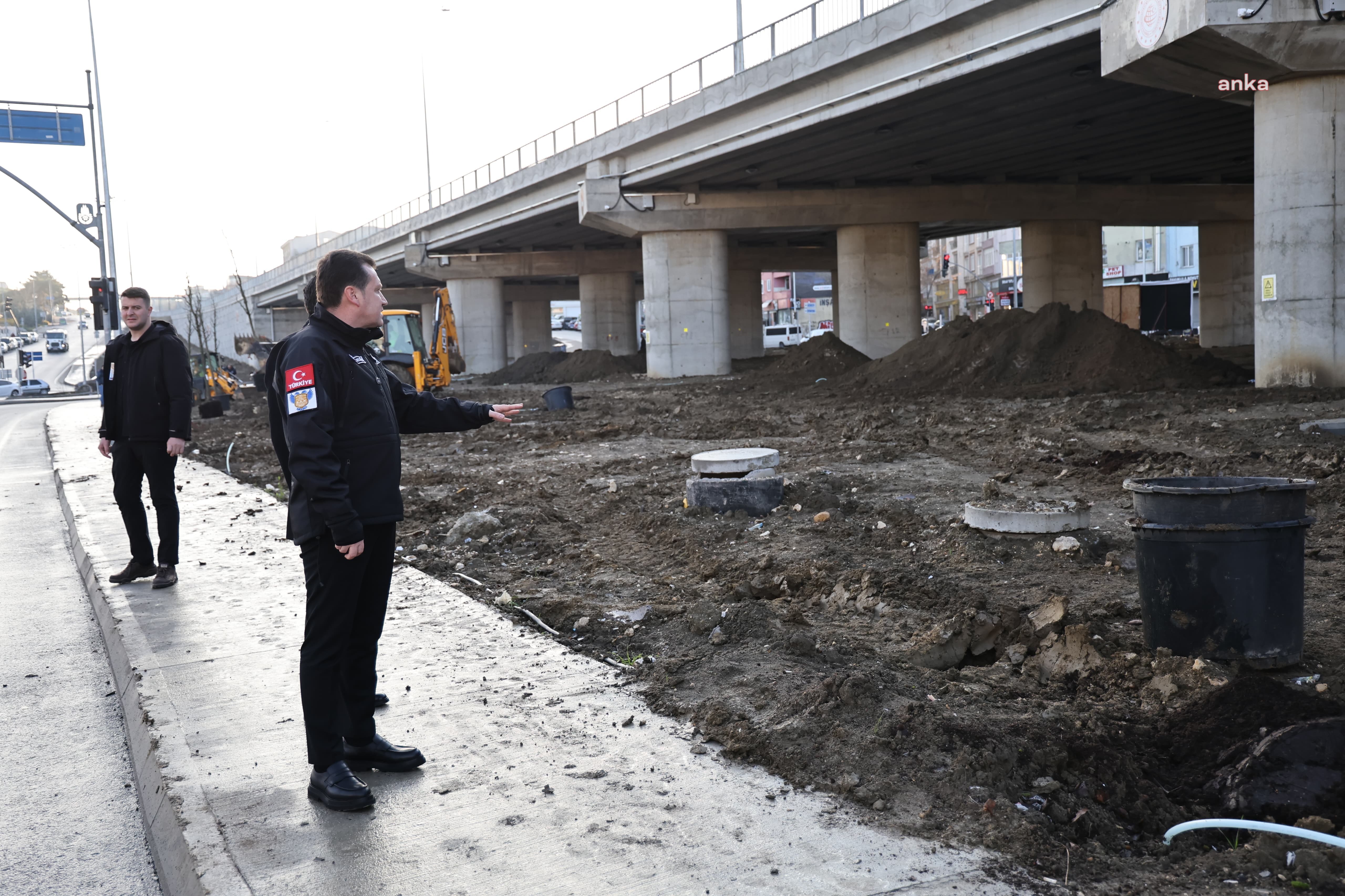 Silivri Belediye Başkanı Balcıoğlu, E5 Karayolu yan yol peyzaj düzenlemesi çalışmalarını inceledi