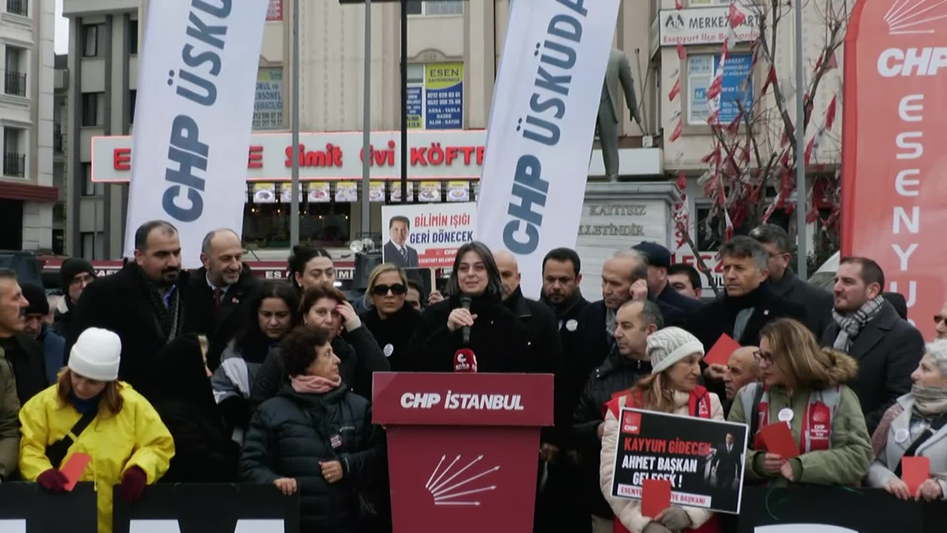 Esenyurt nöbetinde konuşan Üsküdar Belediye Başkanı Sinem Dedetaş: "Operasyonları kişisel rencidelerden ziyade demokrasimizi sarsan davranışlar olarak görüyoruz"