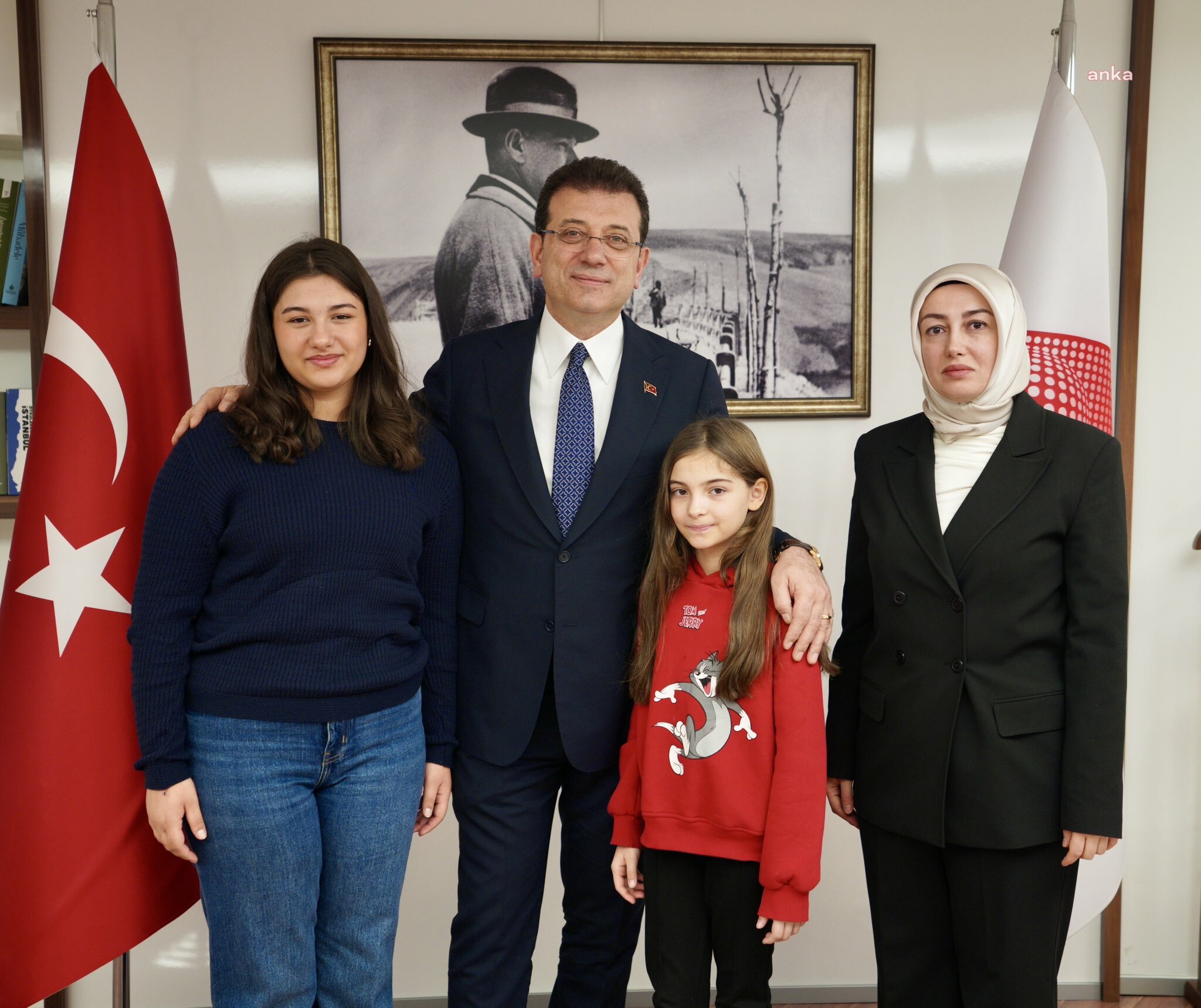 Ekrem İmamoğlu: "Ayşe Hanım'ın verdiği hukuk mücadelesinde sonuna kadar yanındayım"