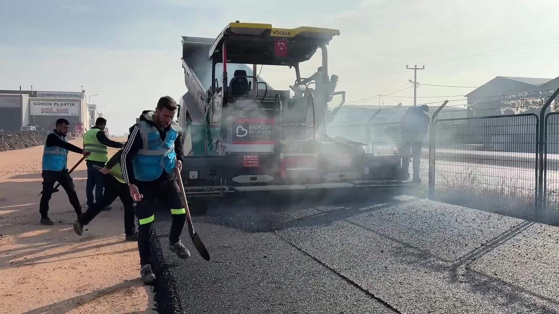 Balıkesir Gönen’de sanayi esnafının yol çilesi bitti