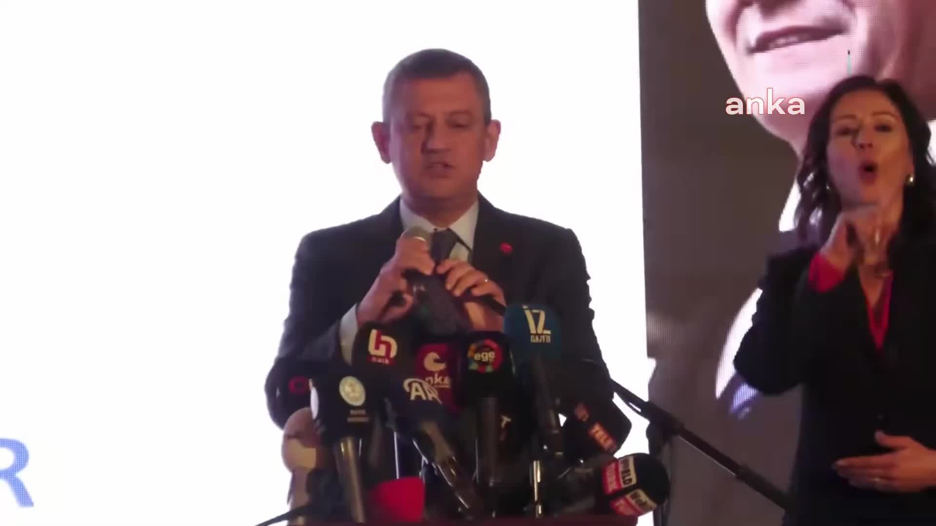 CHP Genel Başkanı Özel, İzmir'de basın mensuplarıyla buluştu, 10 Ocak Çalışan Gazeteciler Günü'nü kutladı