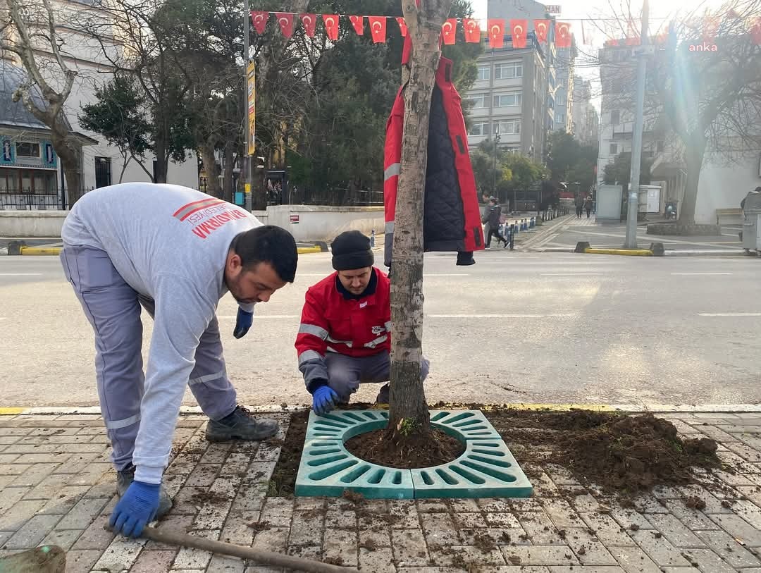 Bandırma Belediyesi’nden kaldırımlarda düzenleme çalışması