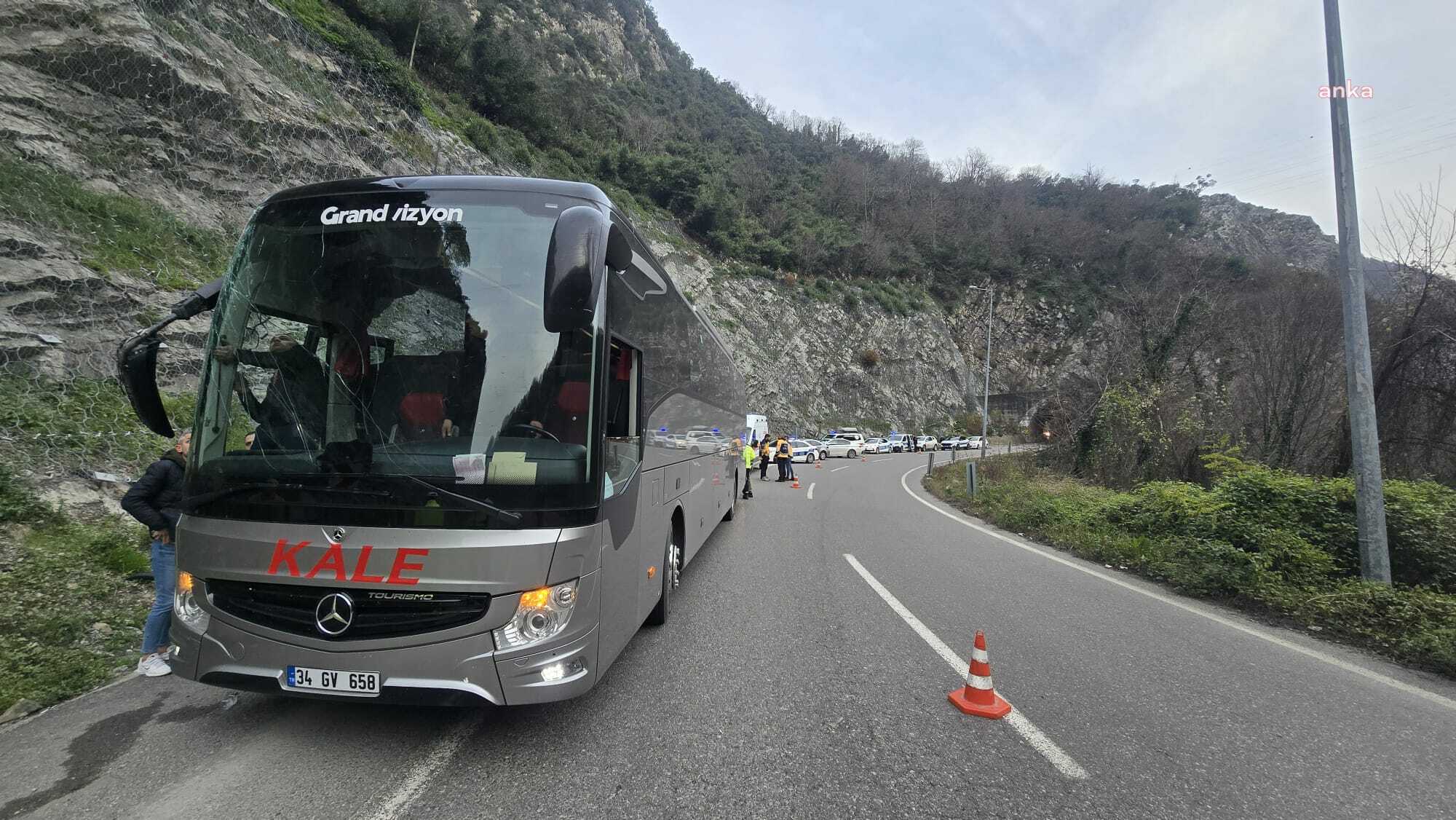 Zonguldak’ta yolcu otobüsü tünele çarptı: 3 yaralı