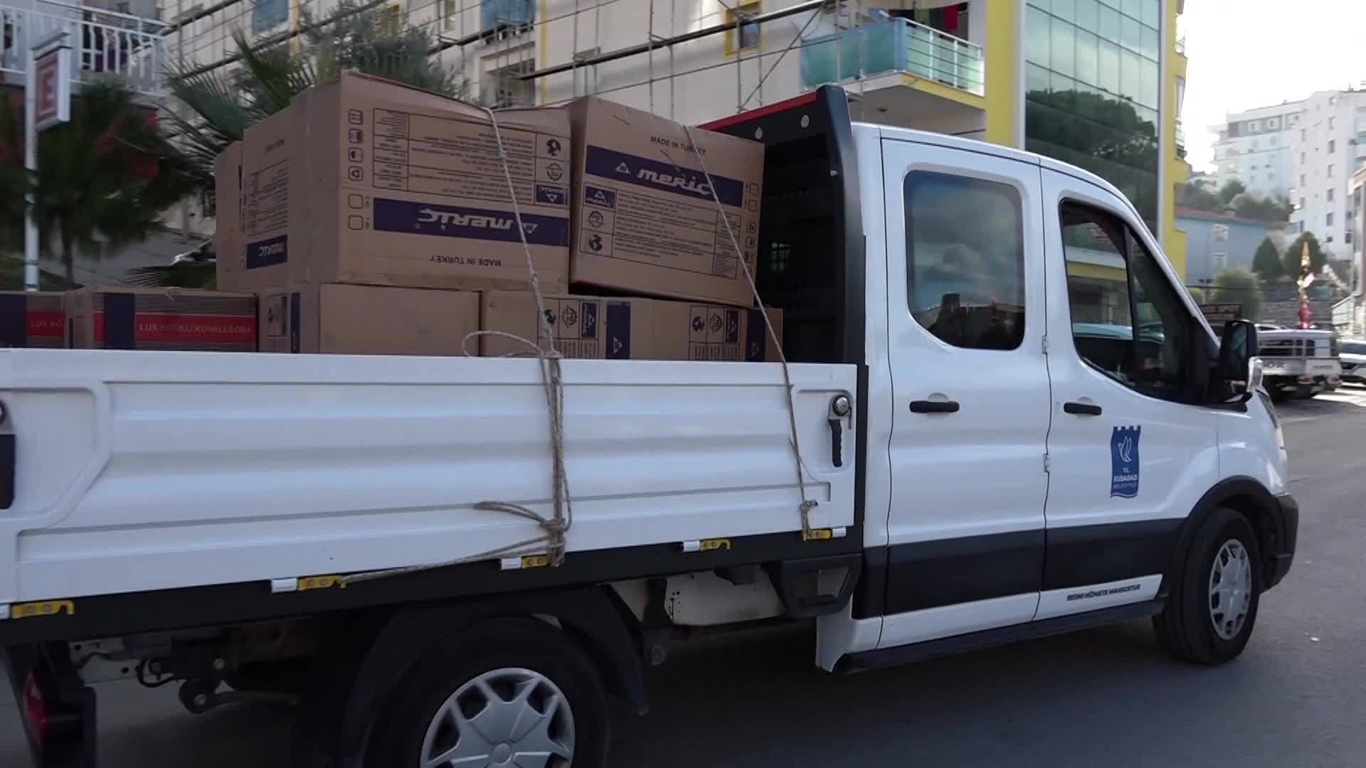 Kuşadası Belediyesi’nin kış desteği, soba yardımı ile sürüyor