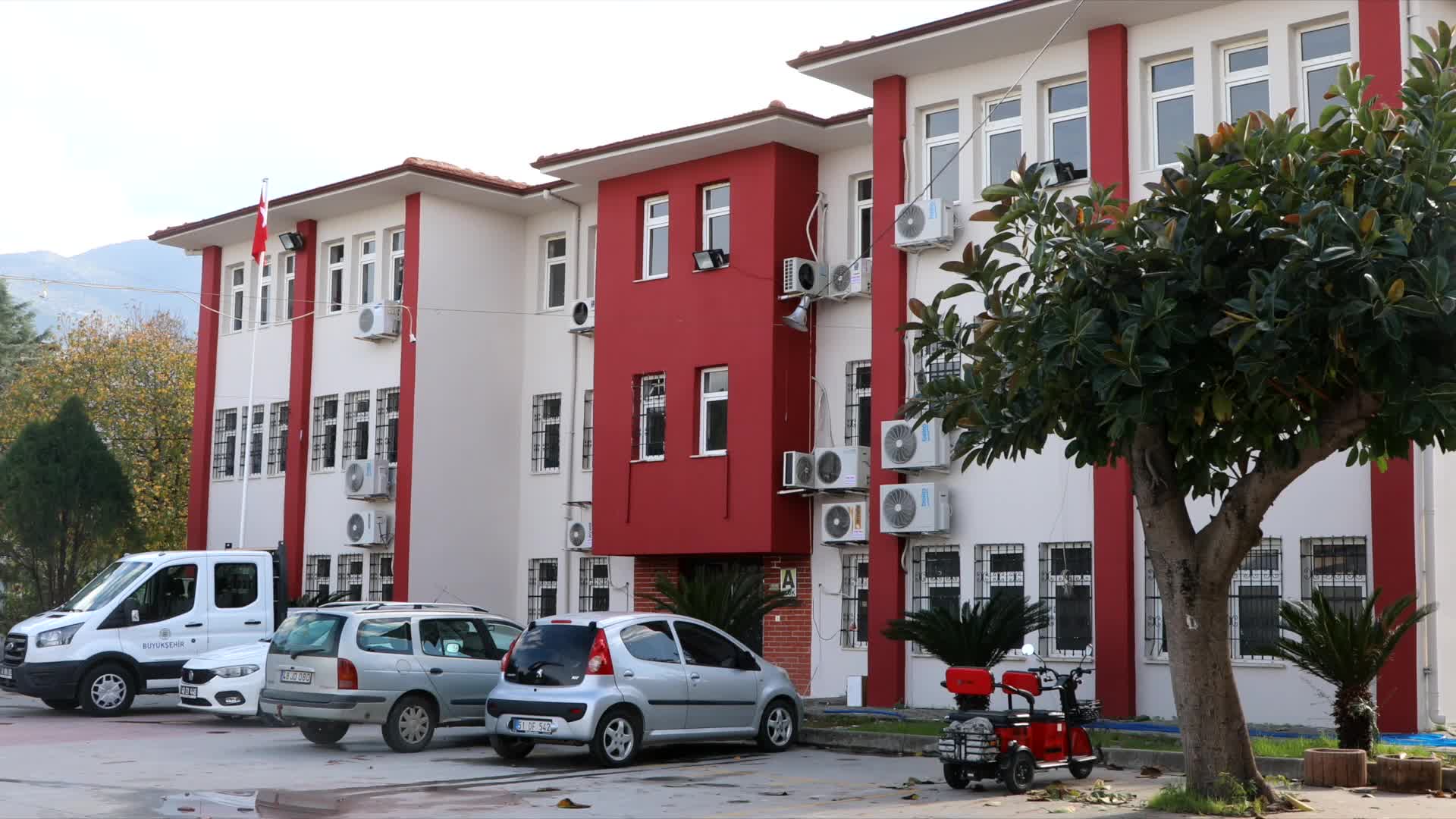 Muğla Büyükşehir Belediyesi'nden okullarda tadilat ve tamirat çalışması