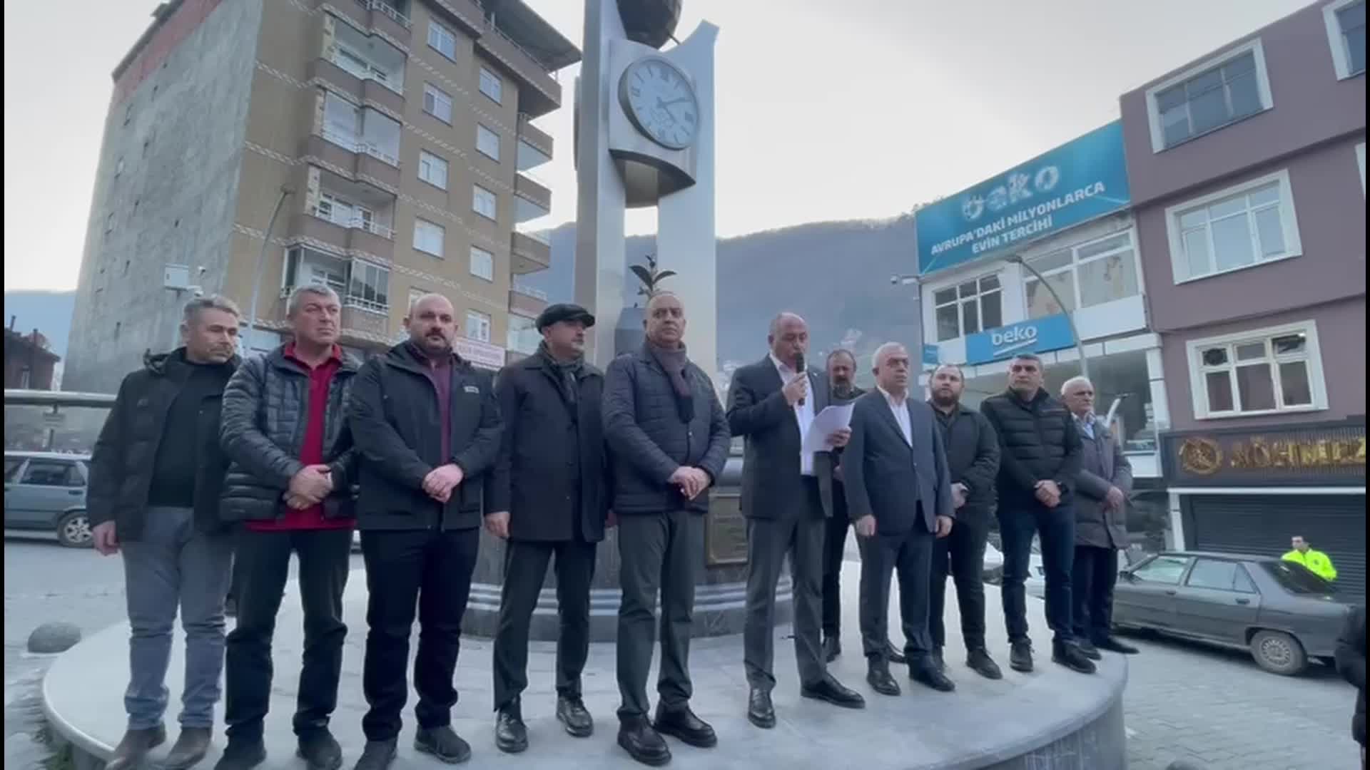 Faruk Çelik'e CHP Artvin İl Başkanlığı'ndan tepki: "Yerel yöneticilerimize karşı yapılan bir haksızlıktır"