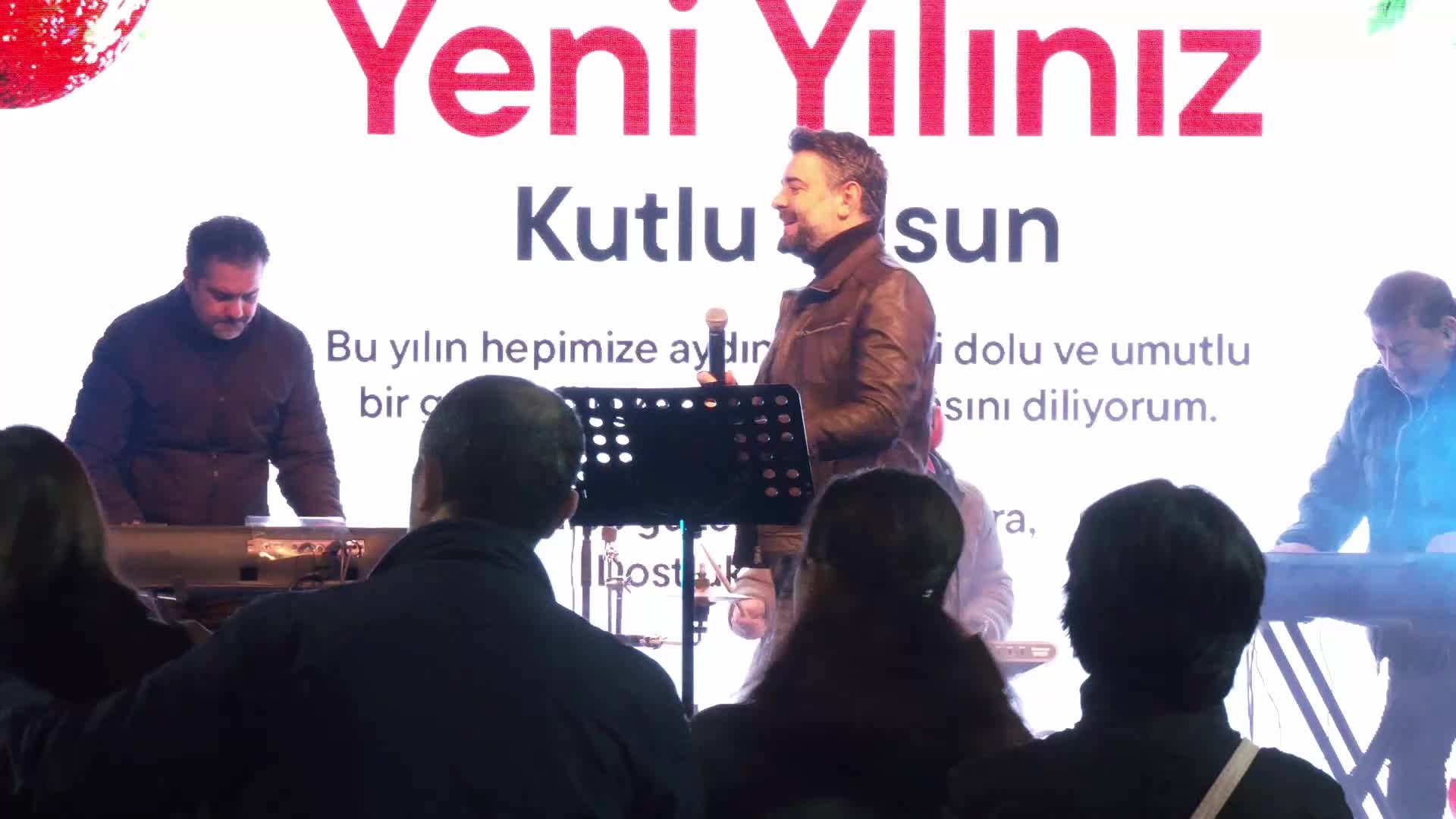 Çankaya'da yılbaşı konseri... Belediye Başkanı Güner: "Çankaya'nın parlamasını istedik"