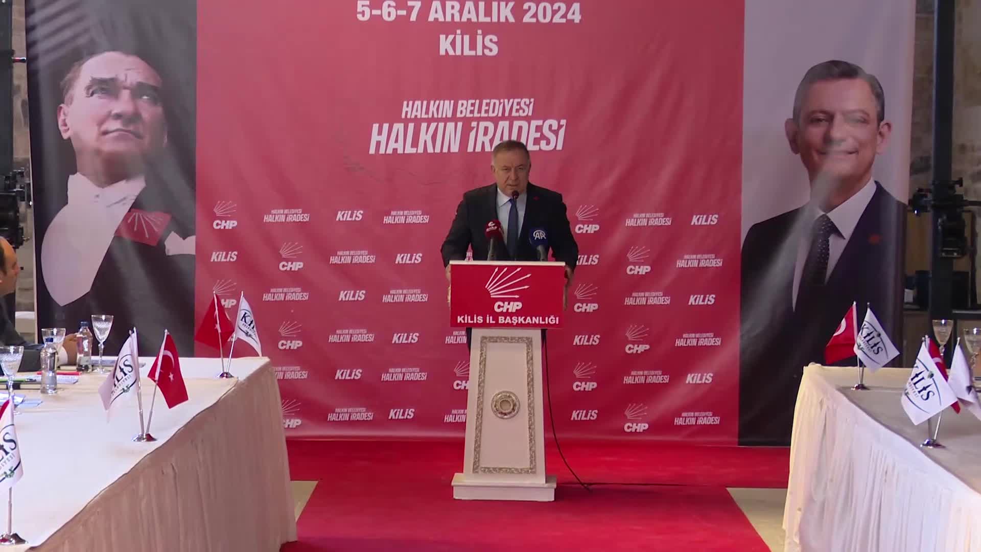 CHP İl Belediye Başkanları Toplantısı... Gökan Zeybek'ten Bakan Işıkhan'a: "SGK pirim borçları ödemeyen yandaş müteahhitlerini, şirketlerini açıklamayı neden düşünmüyorsun?"